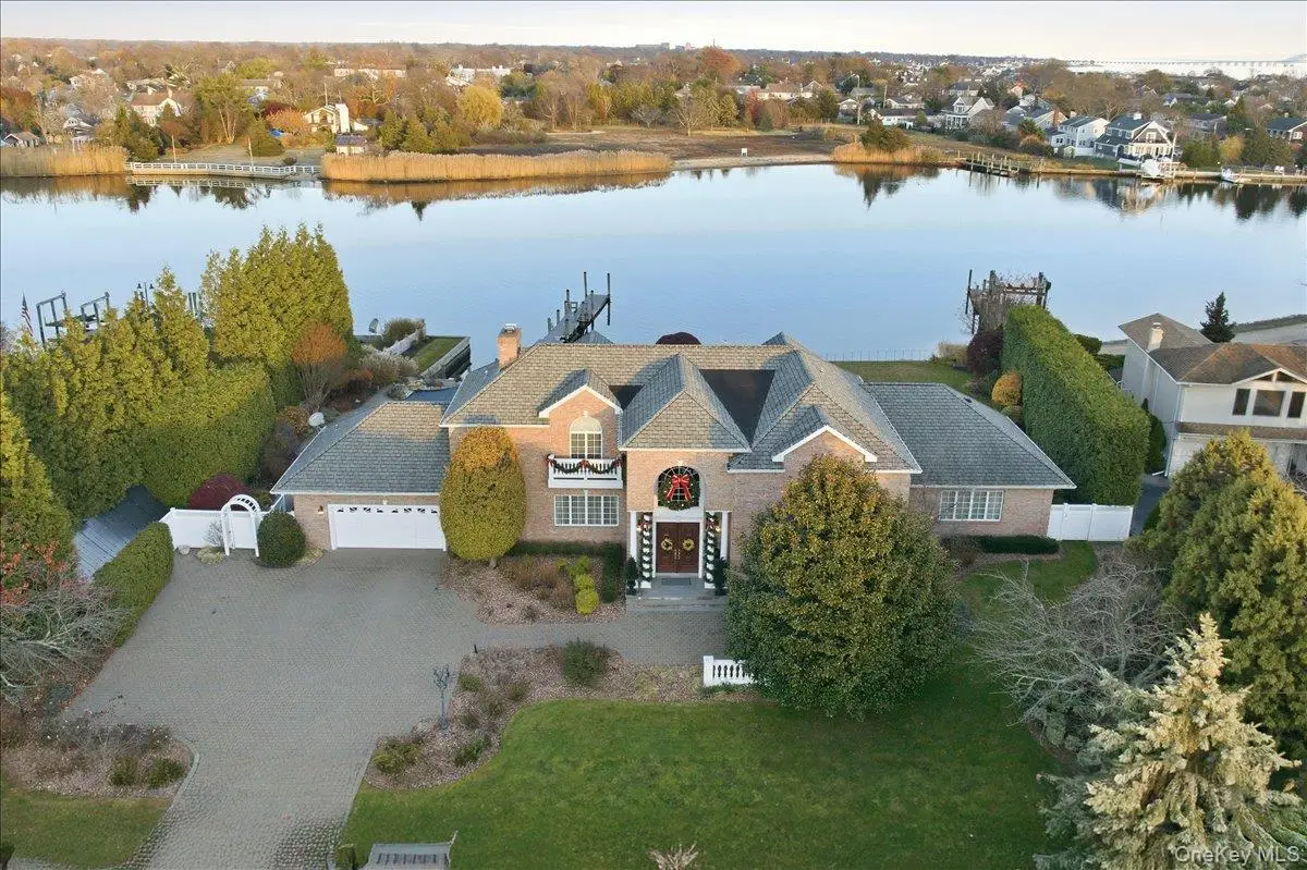 165 Peninsula Drive, Babylon, NY 11702 - Image #1