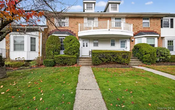 105 Glen Way, Syosset, NY 11791