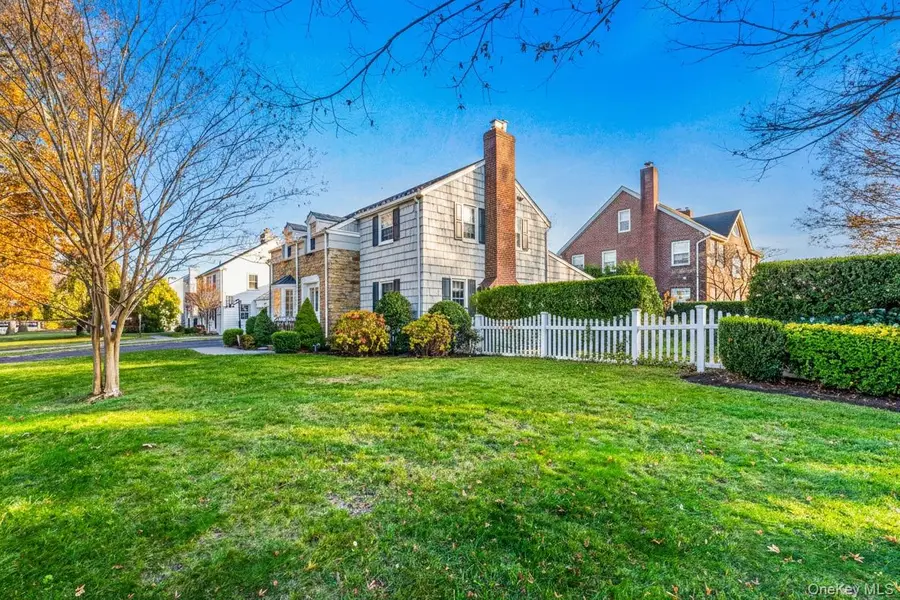 142 Cambridge Avenue, Garden City, NY 11530 - Image #3