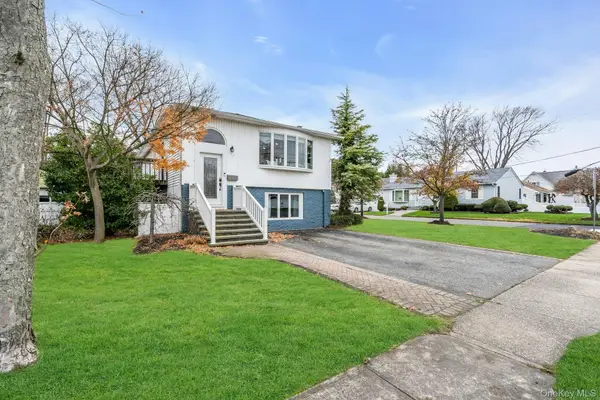 300 Center Bay Drive, West Islip, NY 11795