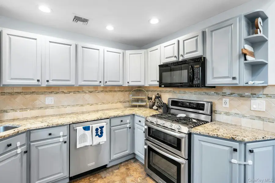 300 Center Bay Drive, West Islip, NY 11795 - Image #3