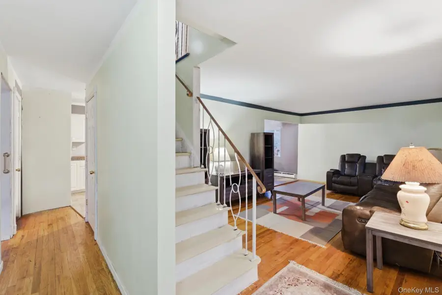 11 Val Court, Holbrook, NY 11741 - Image #3