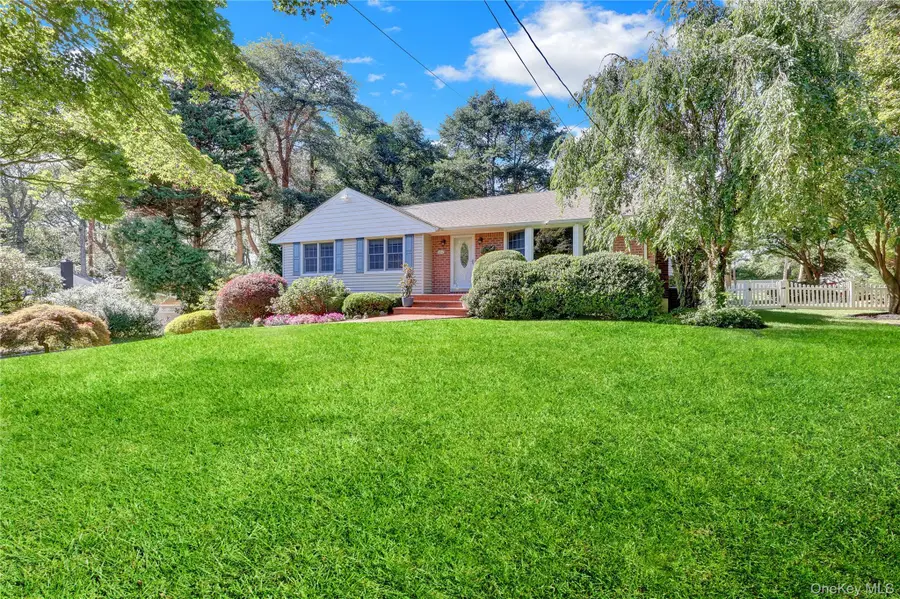 5 Robin Lane, Huntington, NY 11743 - Image #2