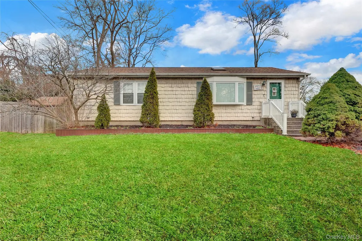 27 Kirby Lane, Ronkonkoma, NY 11779 - Image #1
