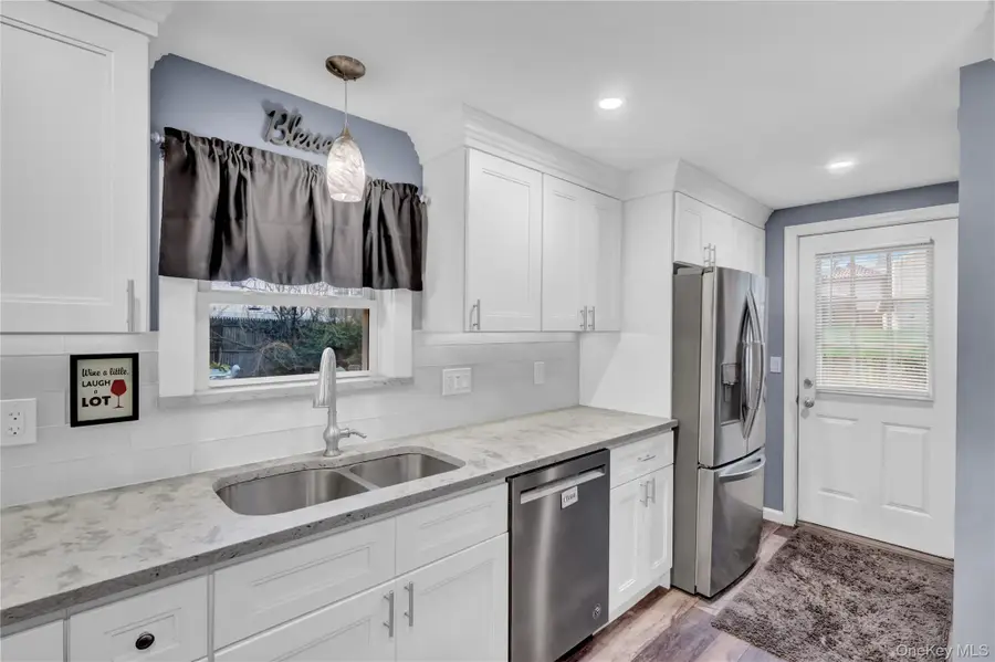 27 Kirby Lane, Ronkonkoma, NY 11779 - Image #3