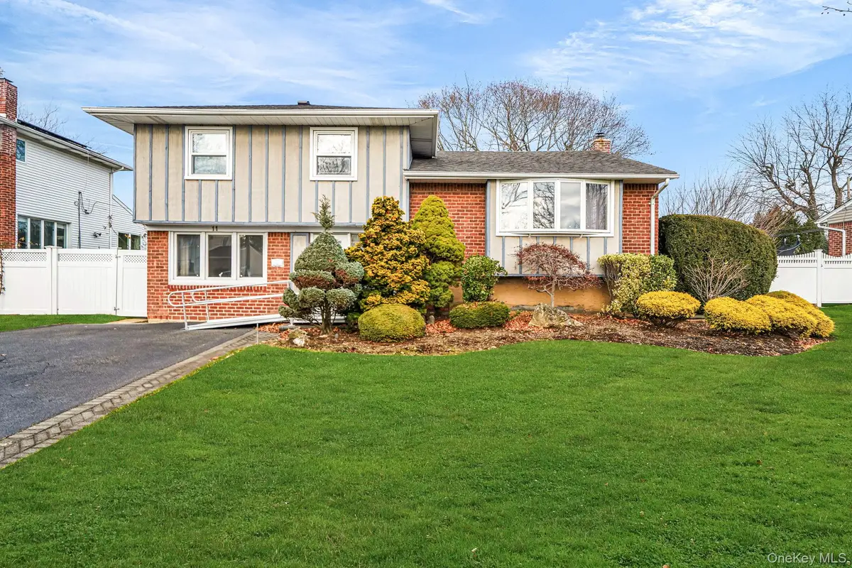 11 Fordham Drive, Plainview, NY 11803 - Image #1