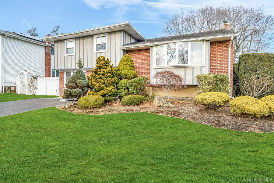 11 Fordham Drive, Plainview, NY 11803 - Image #2