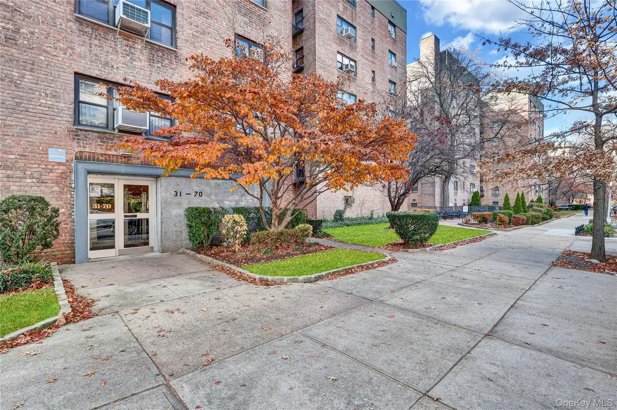 31-70 138 Street #3H, Flushing, NY 11354 - Image #1