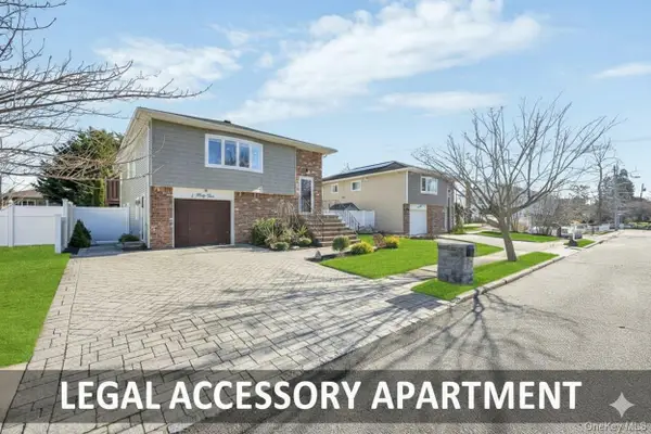 44 Derby Avenue, Greenlawn, NY 11740