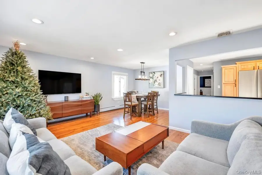 44 Derby Avenue, Greenlawn, NY 11740 - Image #3