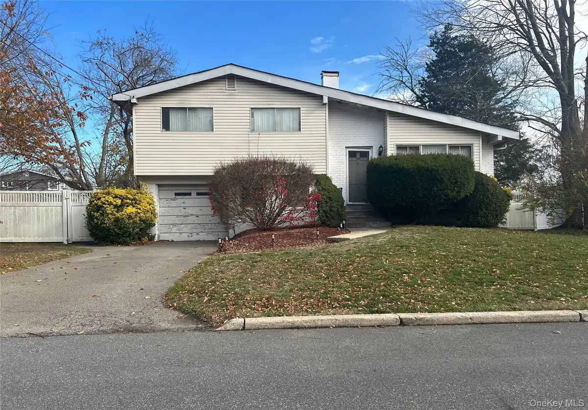 259 W 24th Street, Deer Park, NY 11729 - Image #1