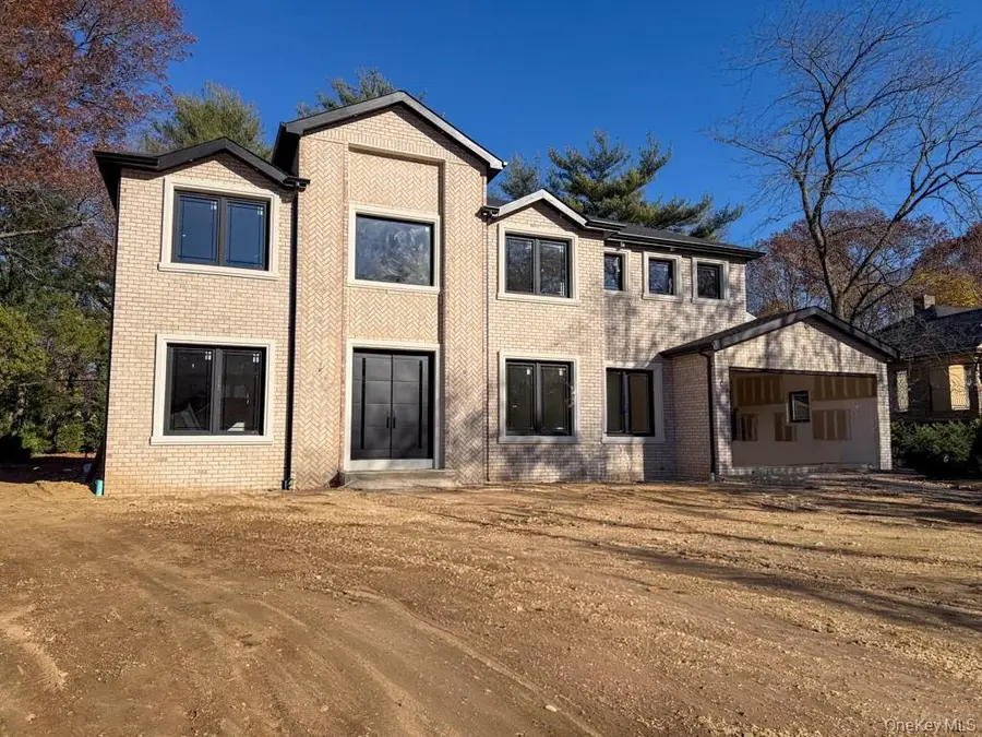 97 Parkway Drive, Roslyn Heights, NY 11577 - Image #3