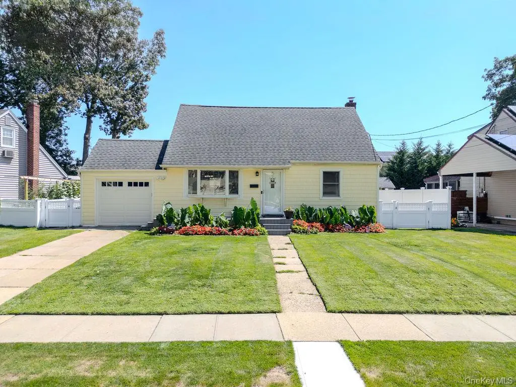 52 Midwood Avenue, Farmingdale, NY 11735 - #1