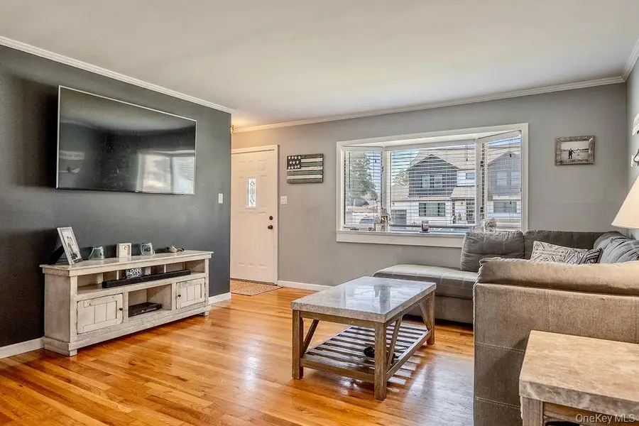 52 Midwood Avenue, Farmingdale, NY 11735 - #2