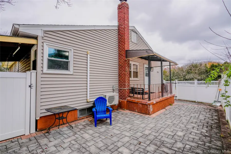 8 Lucille Drive, Syosset, NY 11791 - Image #2