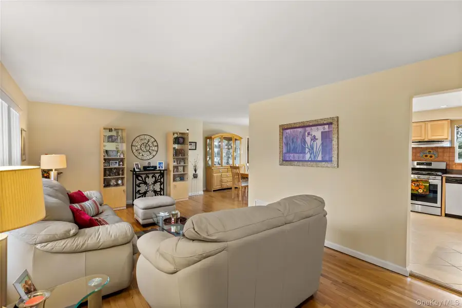 6 Sunny Lane, Bay Shore, NY 11706 - Image #3