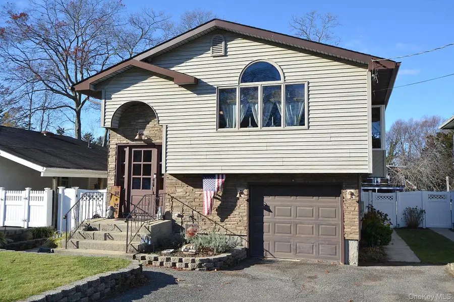 29 Granby Place, Ronkonkoma, NY 11779 - Image #2