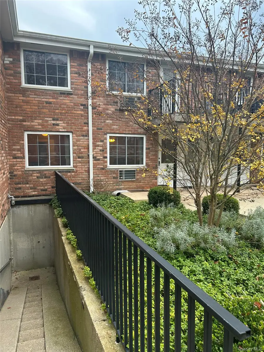 96 Jervis Avenue #96, Farmingdale, NY 11735 - Image #3