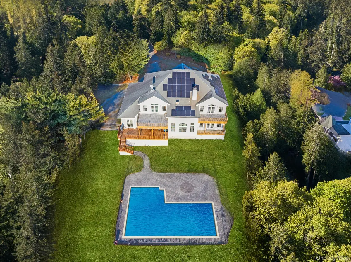 28 Old Neck Road S, Center Moriches, NY 11934 - Image #1