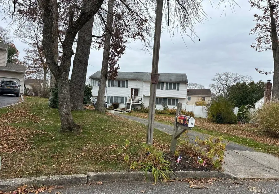 11 Bell Court, Ronkonkoma, NY 11779 - Image #2
