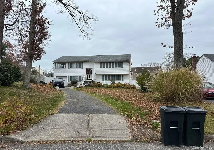 11 Bell Court, Ronkonkoma, NY 11779 - Image #3