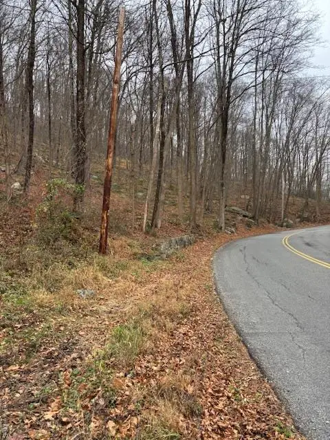 82 Wiccopee Road, Putnam Valley, NY 10579