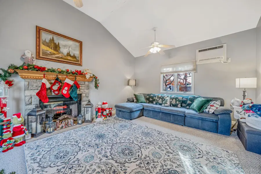 32 Rockledge Drive, Shirley, NY 11967 - Image #2