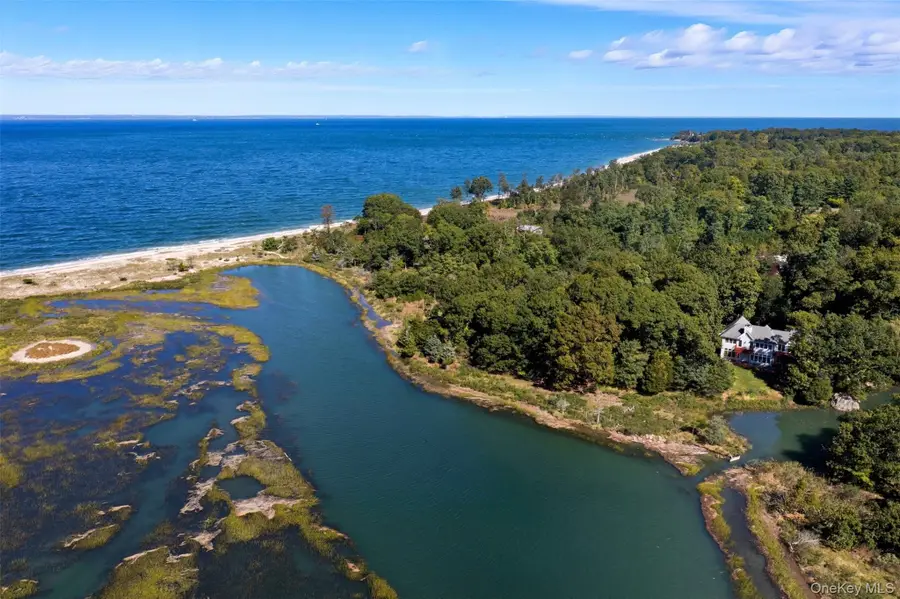 22 Flax Pond Woods Road, Setauket, NY 11733 - Image #2