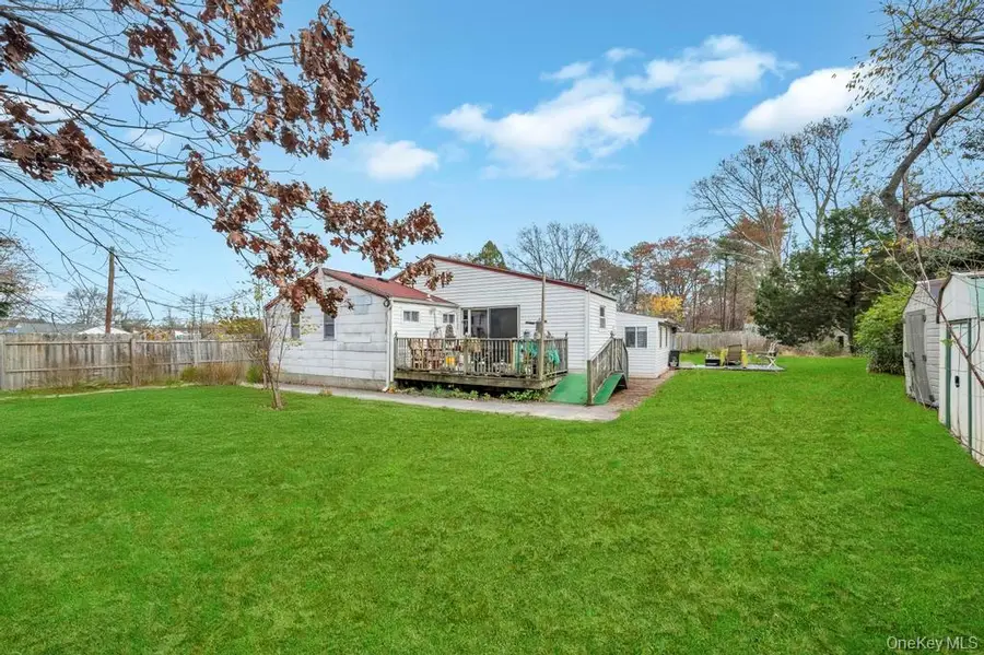 14 Urn Court, Brentwood, NY 11717 - Image #3