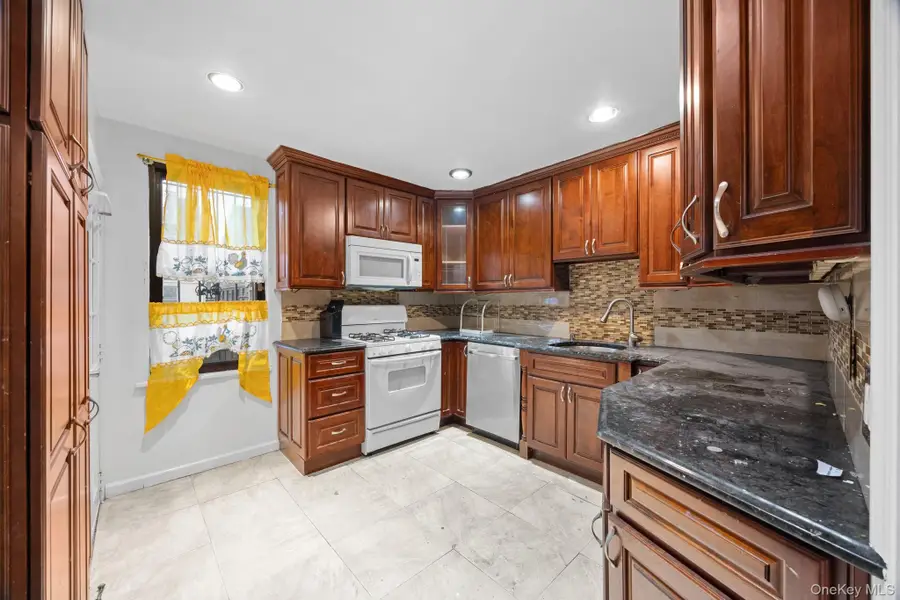 16737 109th Road, Jamaica, NY 11433 - Image #2