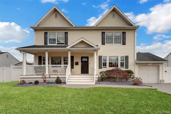 47 Syosset Circle, Syosset, NY 11791