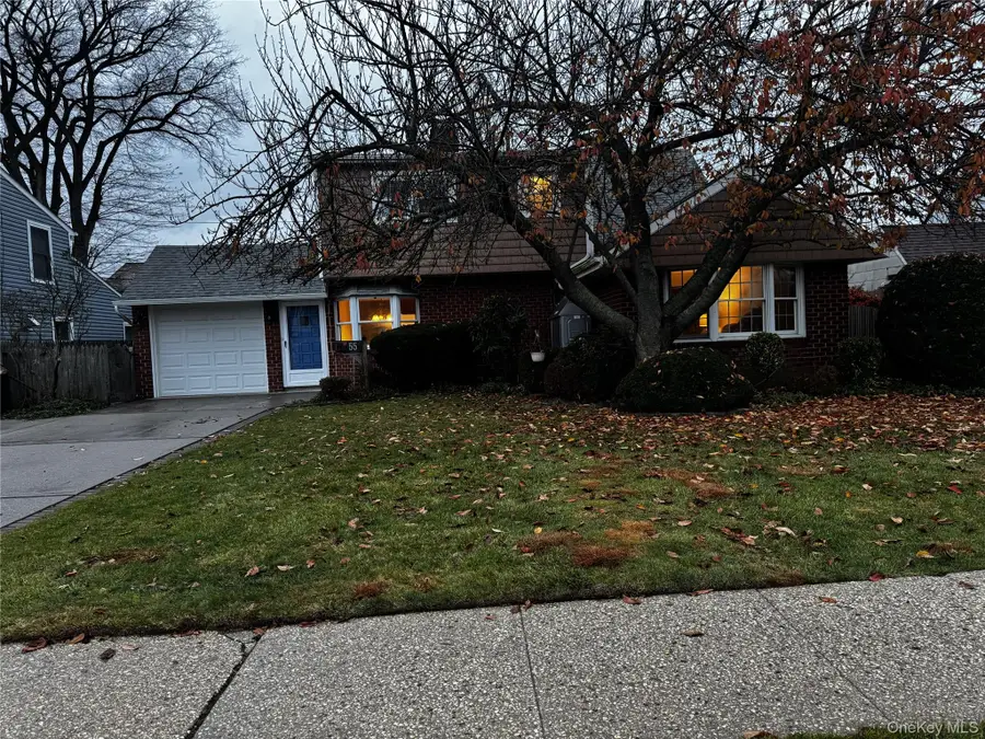 55 Constellation Road, Levittown, NY 11756 - Image #3