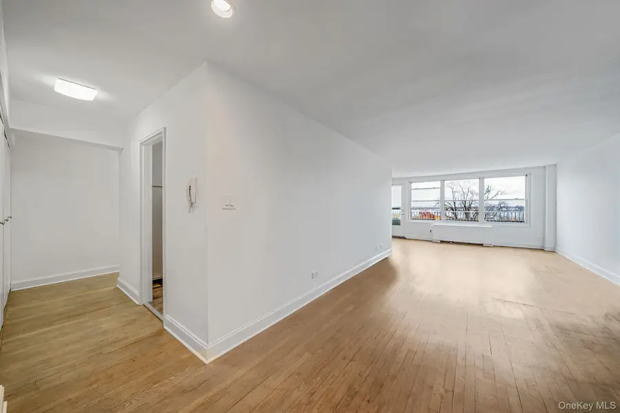 23-20 Bell Boulevard #6J, Bayside, NY 11360 - Image #2