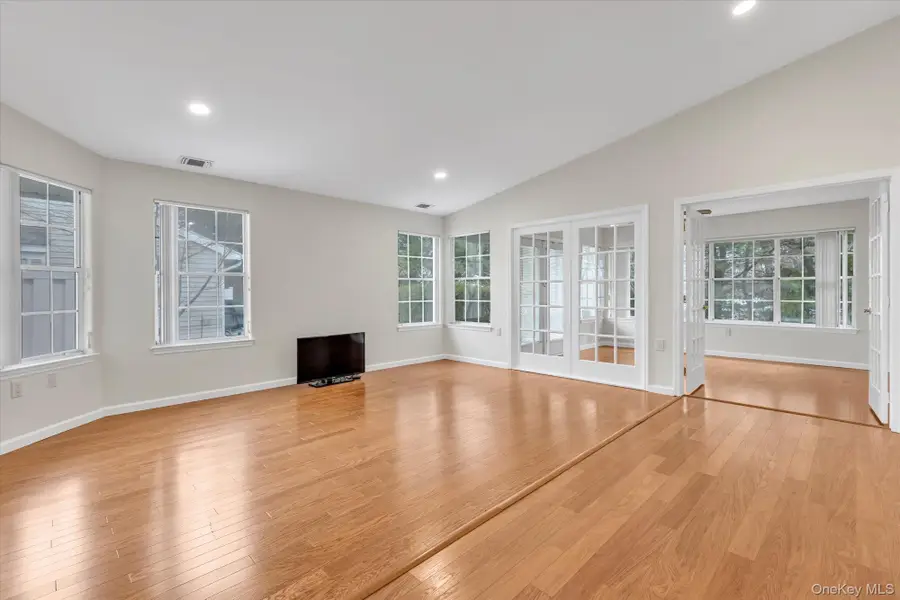 289 Glen Drive, Ridge, NY 11961 - Image #3