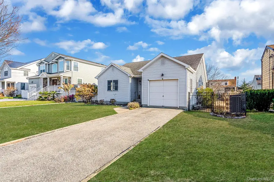 38 Berger Avenue, Amityville, NY 11701 - Image #3