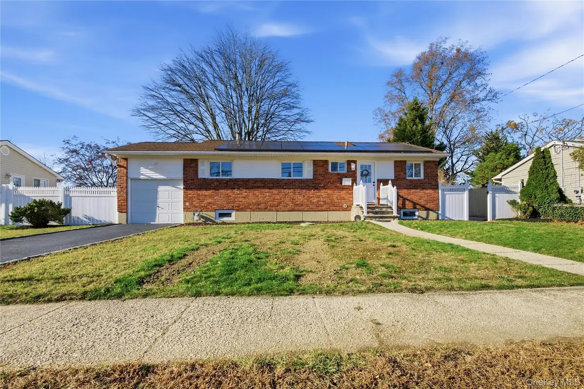 26 Wilshire Drive, North Babylon, NY 11703 - Image #1