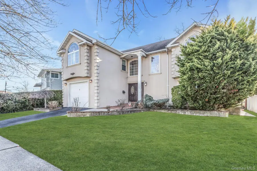 4 Laurette Lane, Freeport, NY 11520 - Image #2