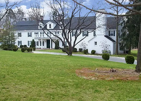 2 Langley Lane, Old Westbury, NY 11568