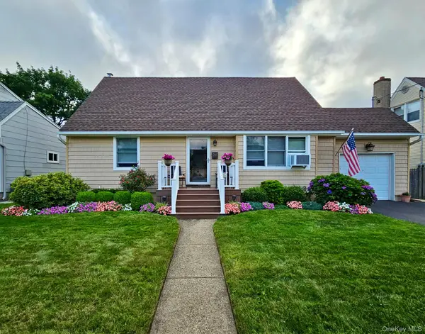 286 Pacific Street, Massapequa Park, NY 11762