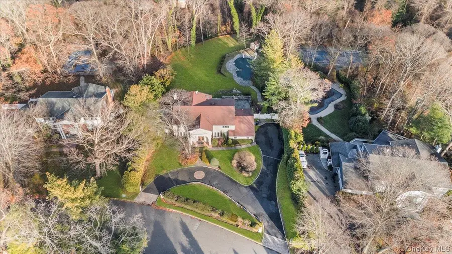 10 Faulkner Lane, Dix Hills, NY 11746 - Image #3