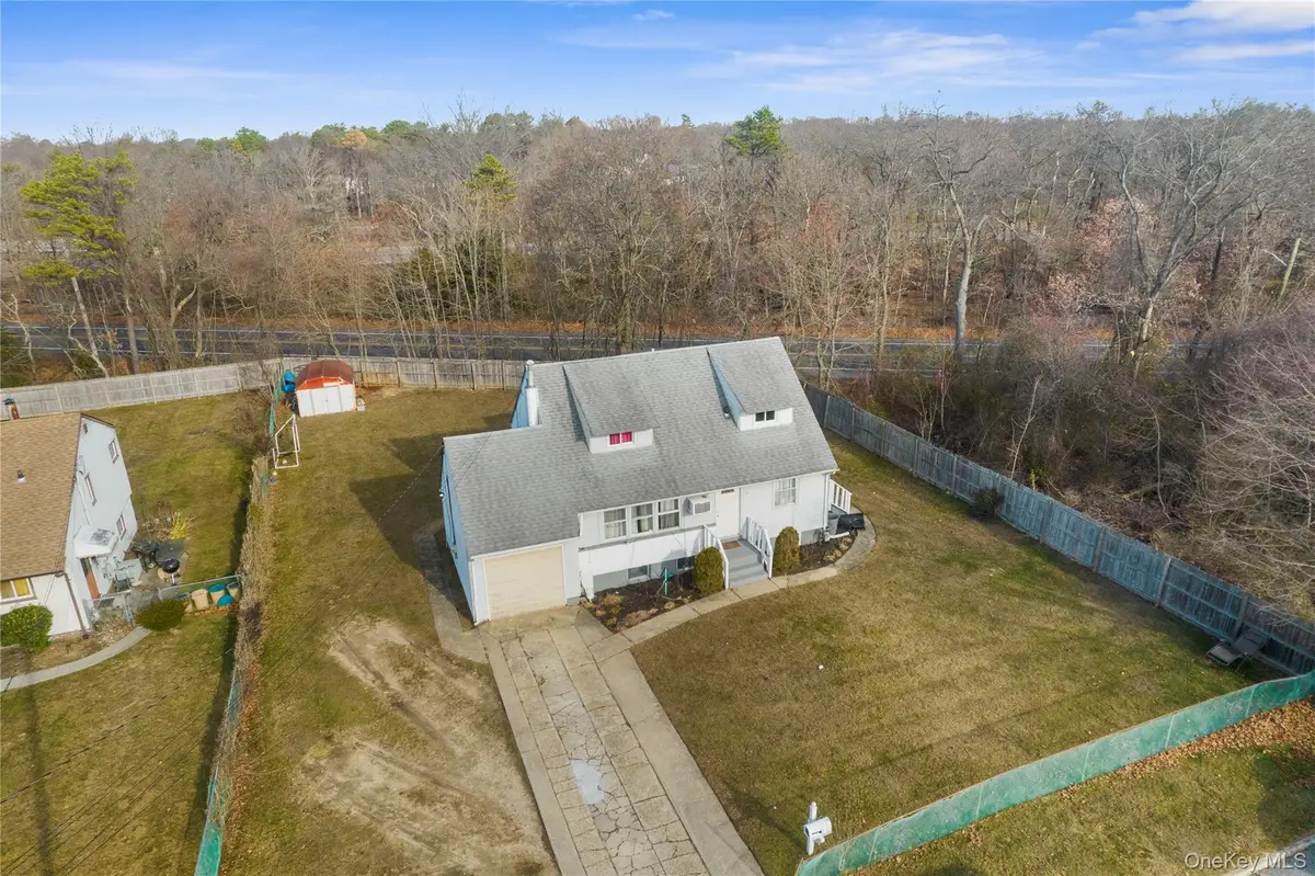 9 Farragut Avenue, Bay Shore, NY 11706 - Image #1
