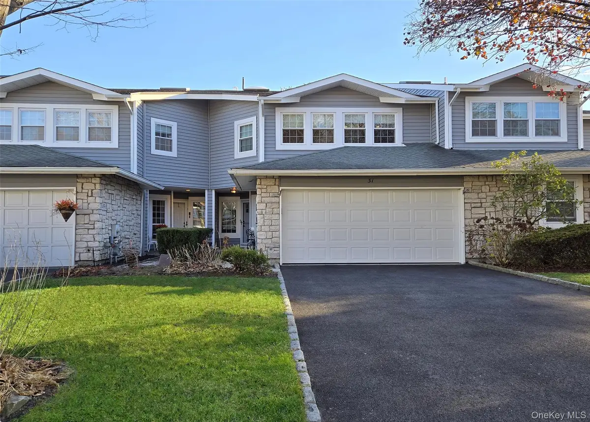 31 Hampshire Court #31, Holbrook, NY 11741 - Image #1