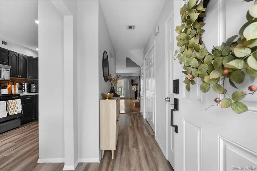 8 Sunridge Lane, Islip, NY 11751 - Image #3