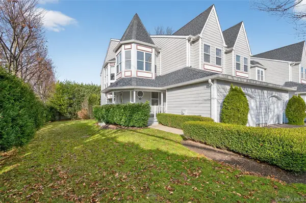 1 Parkridge Court, Huntington, NY 11743