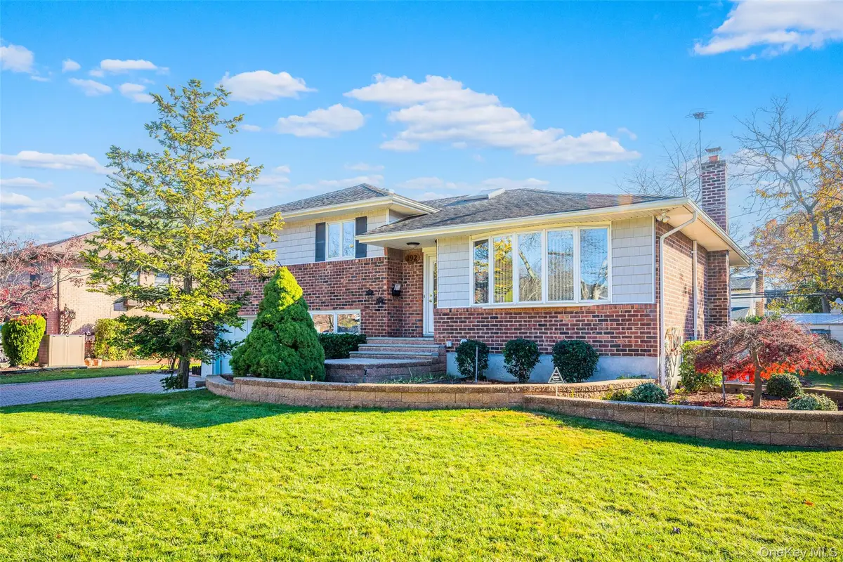 192 Birch Drive, Manhasset Hills, NY 11040 - Image #1