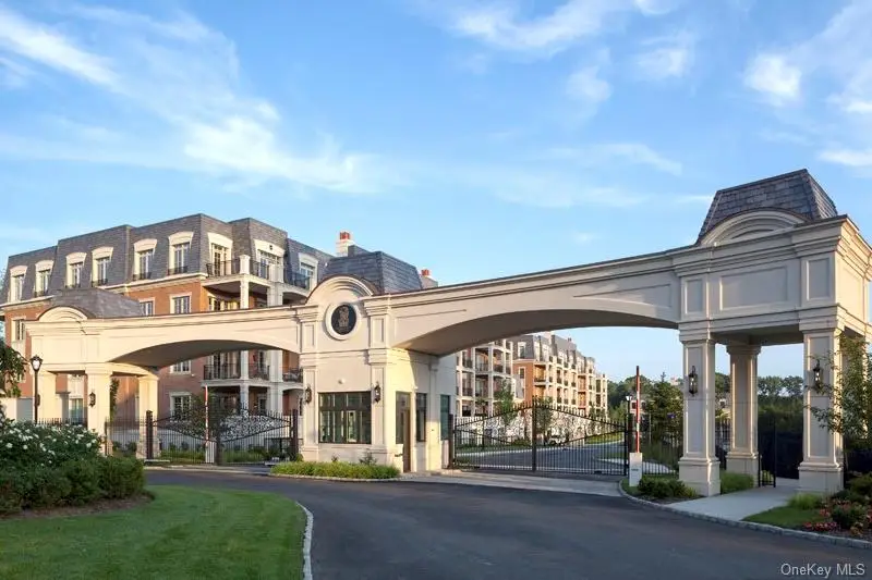 5000 Royal Court #5103, North Hills, NY 11040 - Image #1