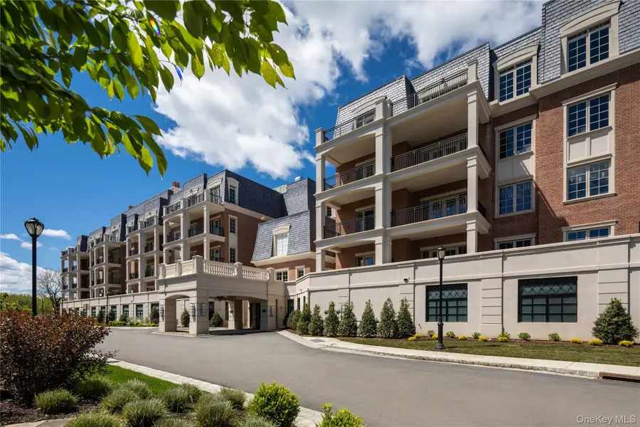 5000 Royal Court #5103, North Hills, NY 11040 - Image #2