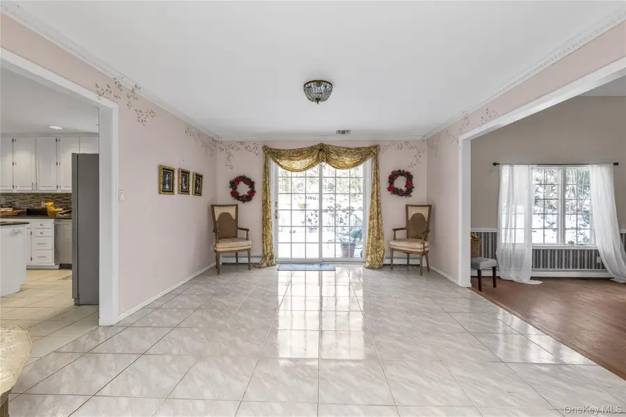 39 Fleets Cove Road, Huntington, NY 11743 - Image #2