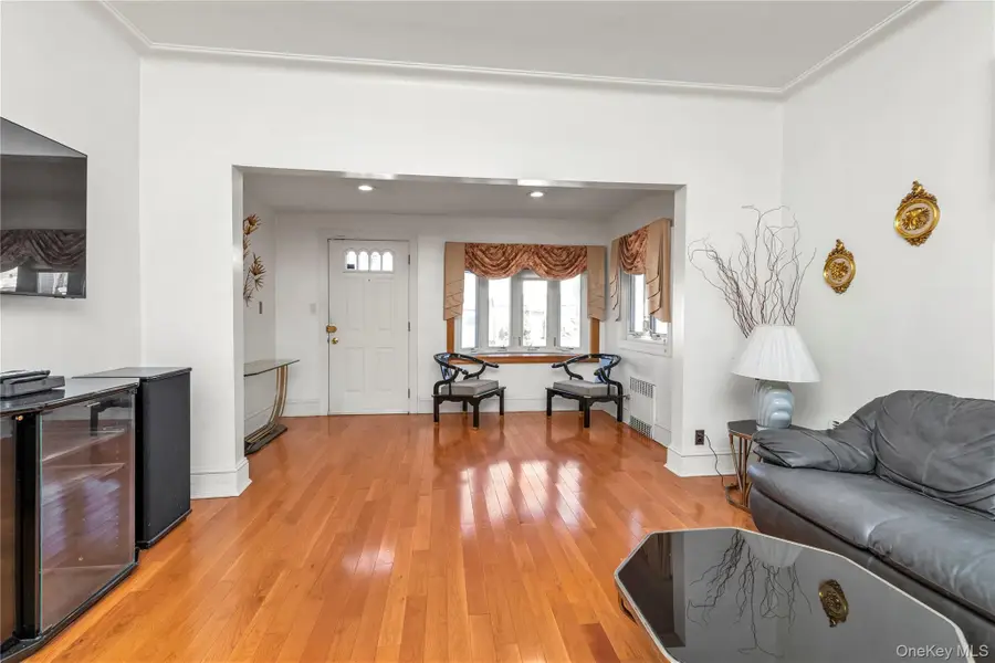 164-12 76th Avenue, Fresh Meadows, NY 11366 - Image #3