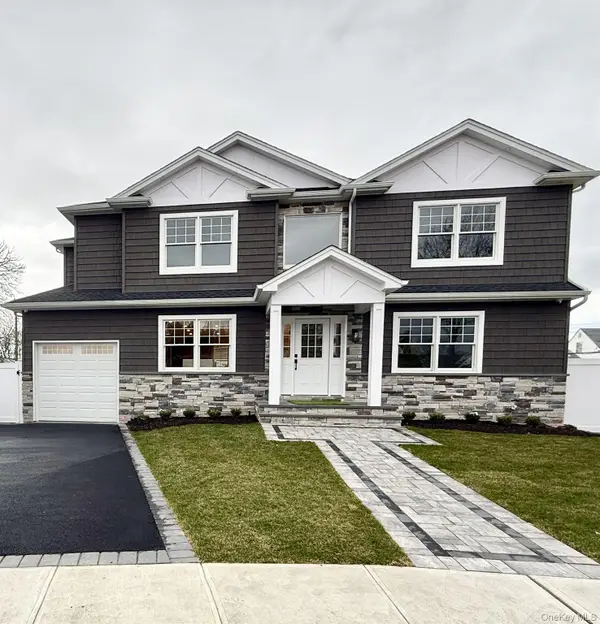 3 Narkin Court, Hicksville, NY 11801